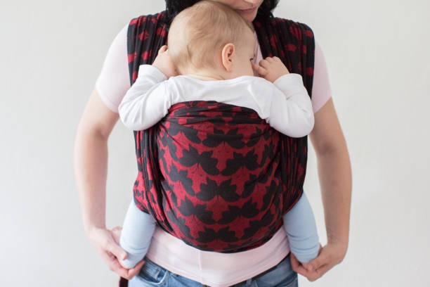 Les techniques de maman pour porter bébé sans se fatiguer